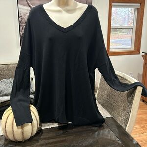 DG2 Diane Gilman brand, size large, black Vneck sweater